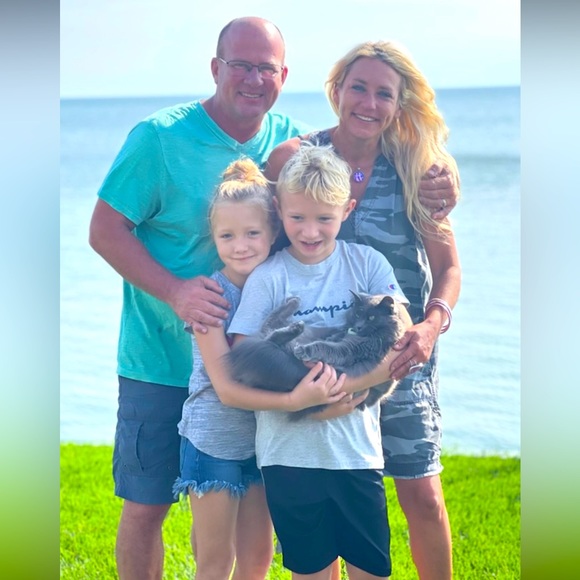 Meet your Posher, Stacey💜 - Picture 5 of 11